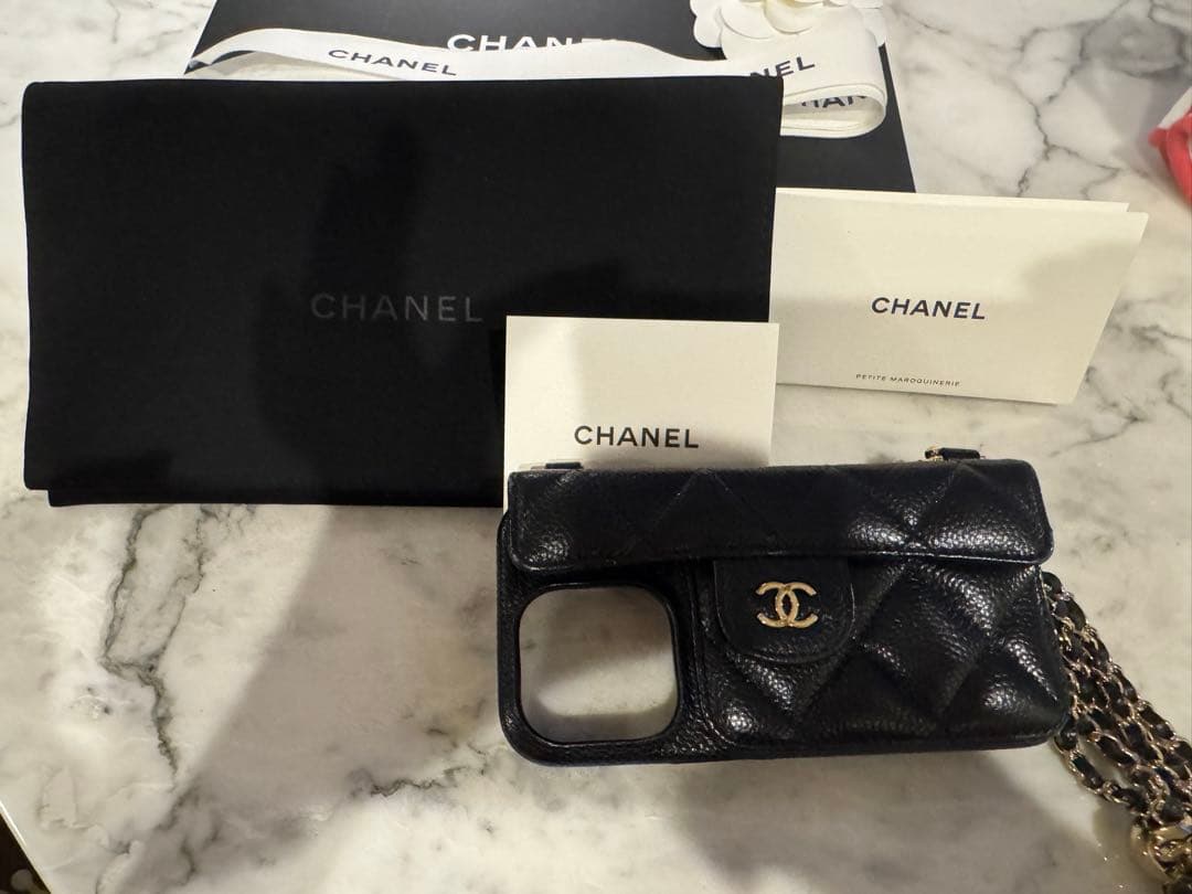CHANEL ブラックレザー　キャビアスキン　 iPhoneケース