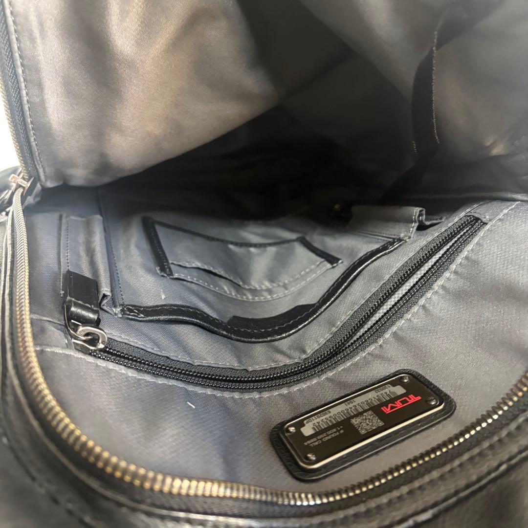 トゥミ バックパック ブラッドナー ハリソン ベイツ オールレザー ブラック