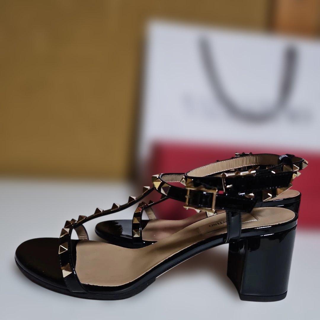 ヴァレンチノガラヴァーニ　サンダル