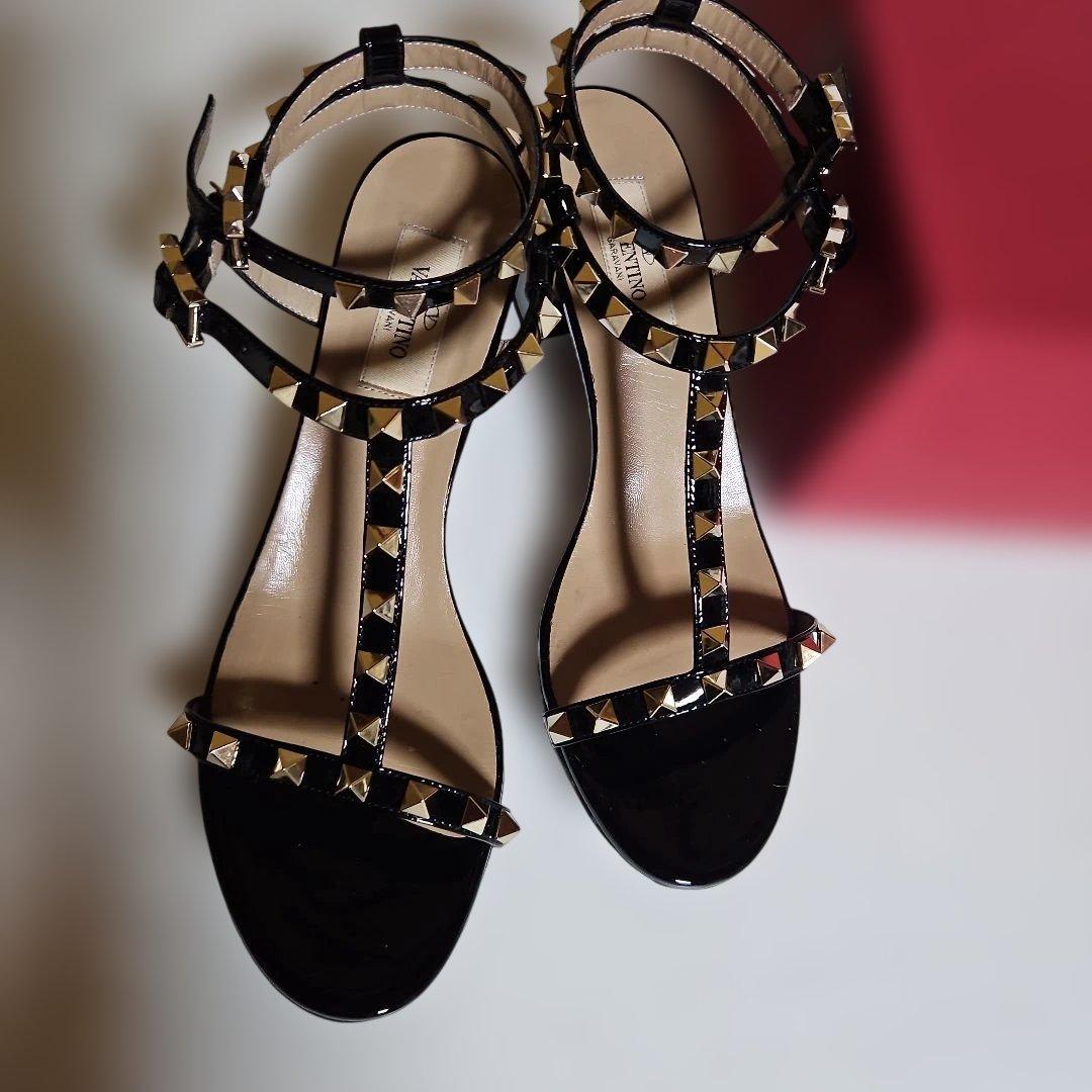 ヴァレンチノガラヴァーニ　サンダル