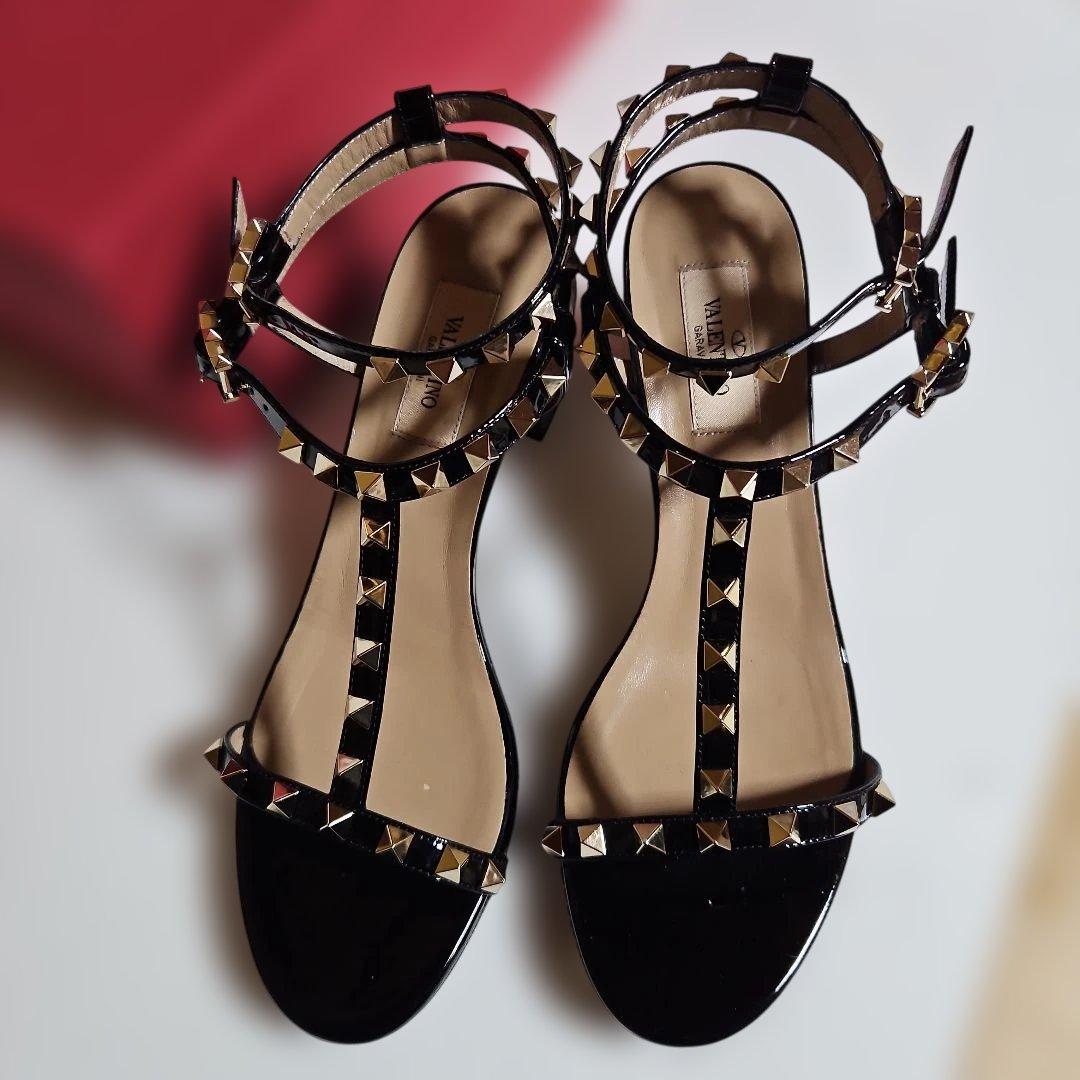 ヴァレンチノガラヴァーニ　サンダル