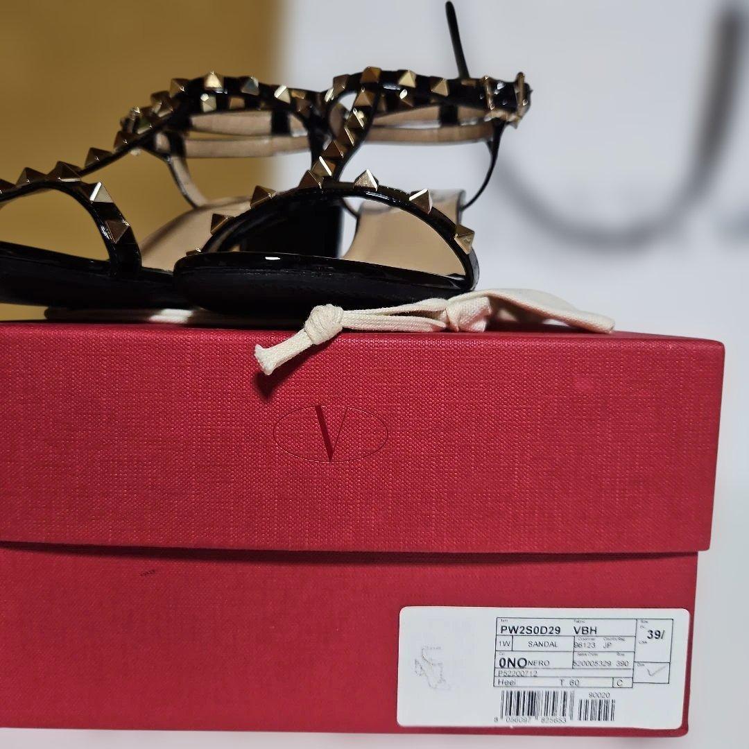 ヴァレンチノガラヴァーニ　サンダル