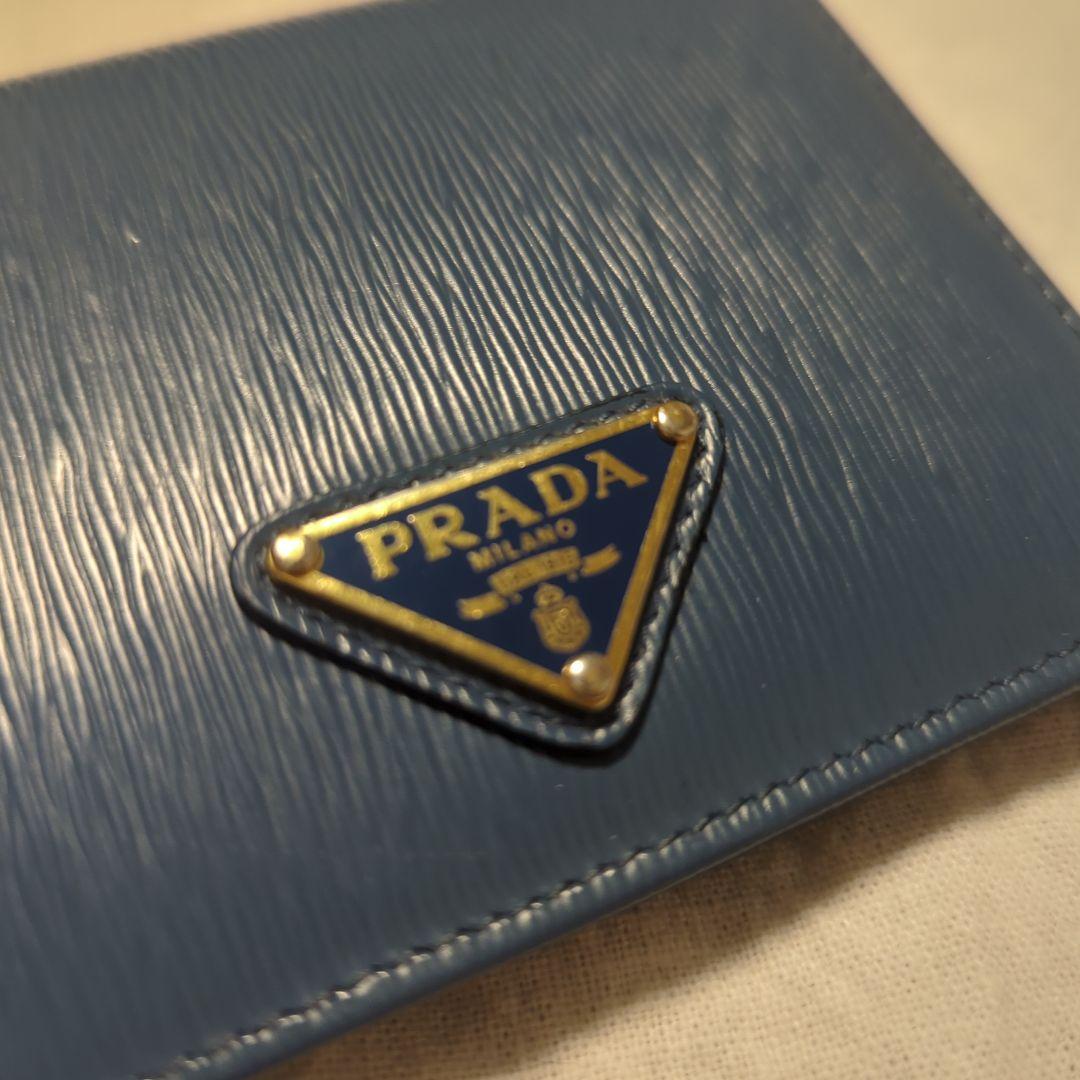 PRADA 青 二つ折り財布