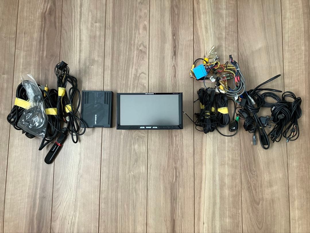 carrozzeria AVIC-ZH09CS カーナビ 7インチ ＊ジャンク品