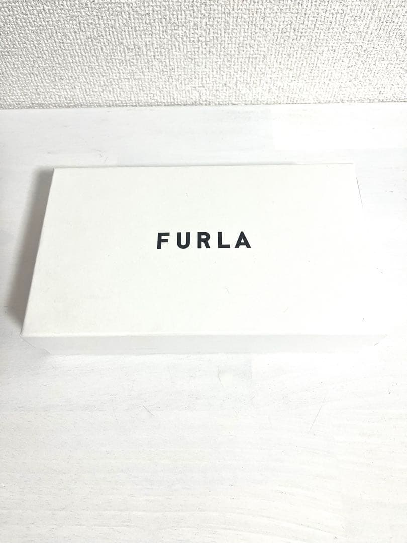 ゆ*か様 FURLA グレー 長財布 フラップ式 PS81CL0 B30000
