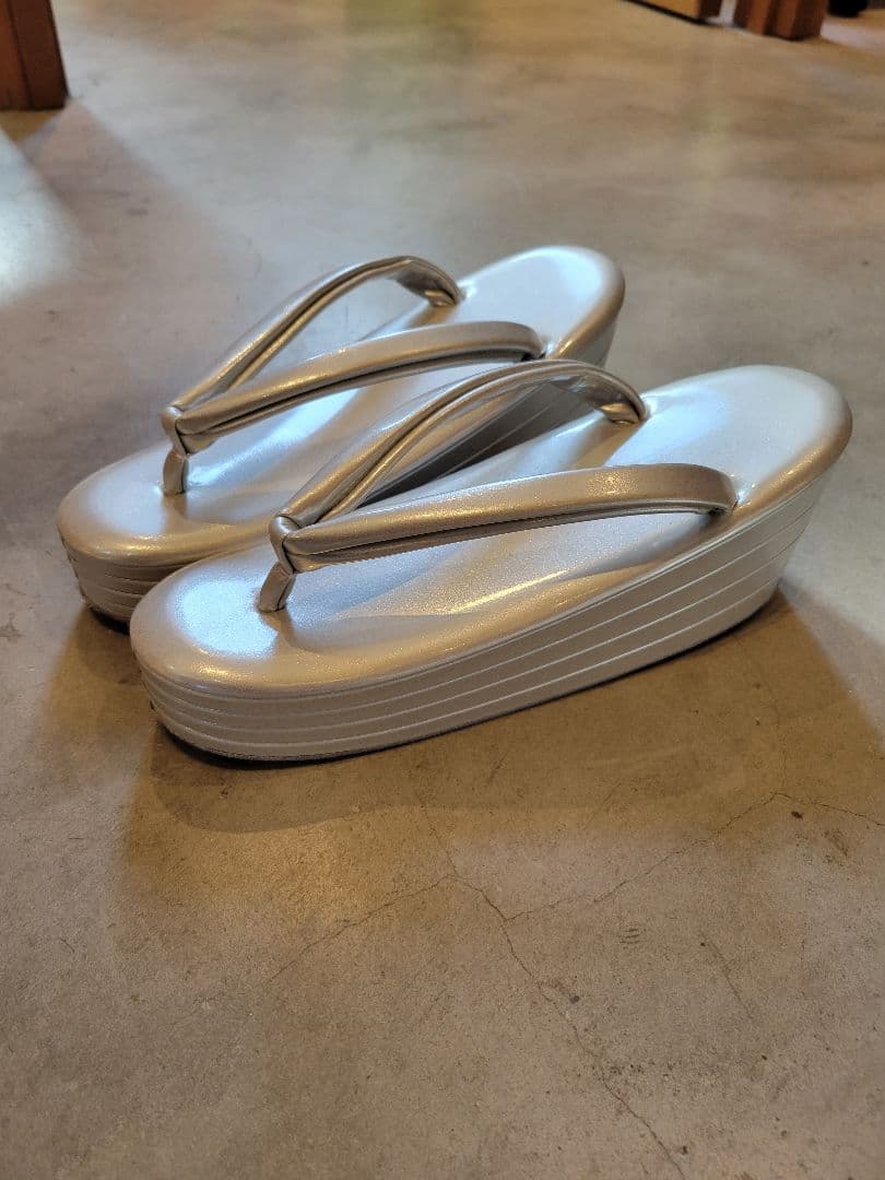 成人式　草履　４枚芯　８センチ厚底