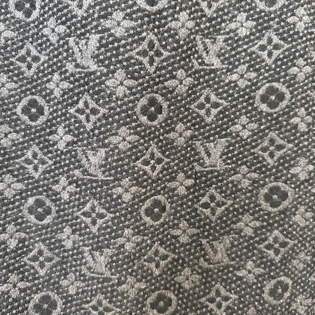 Louis Vuitton モノグラムマフラー グレー　箱付き