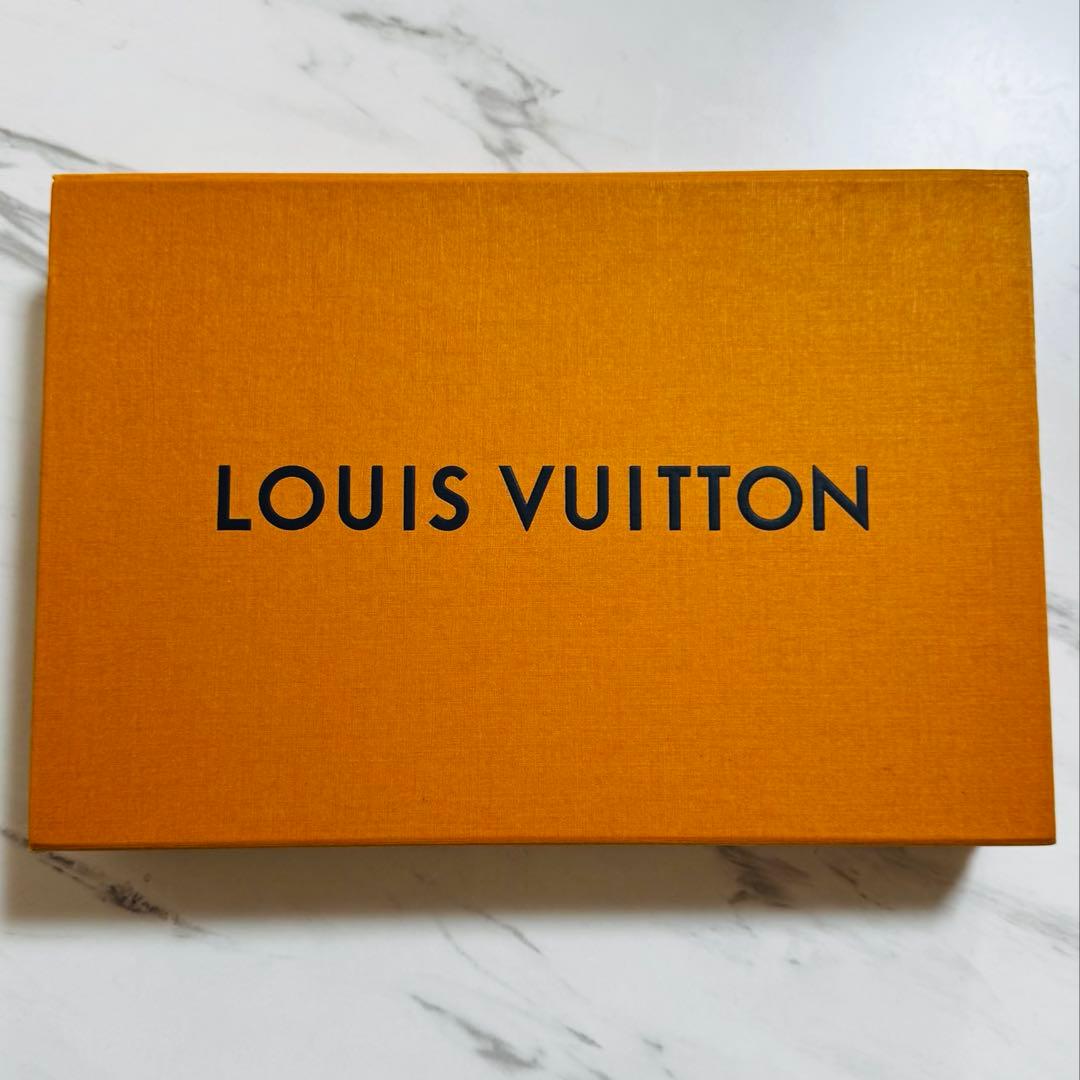 Louis Vuitton モノグラムマフラー グレー　箱付き