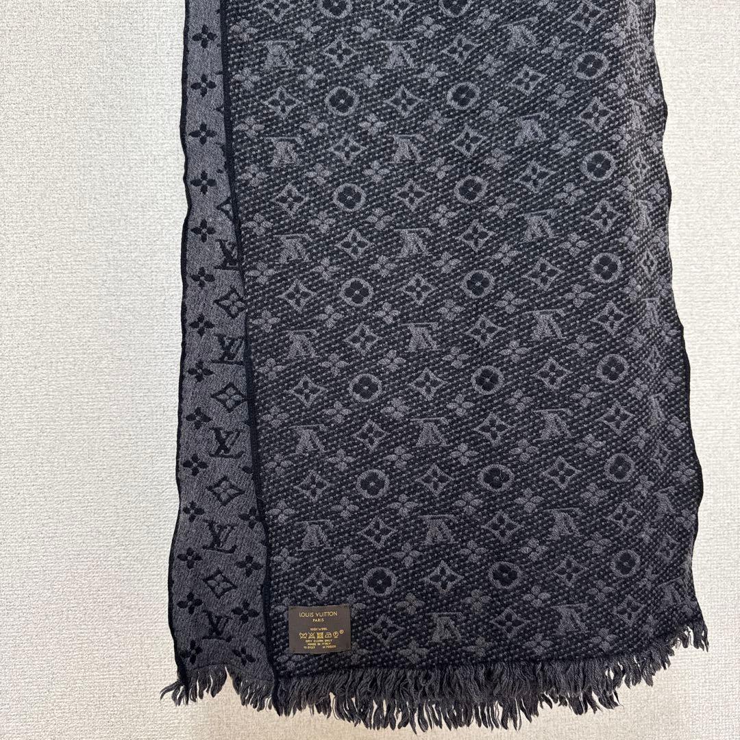 Louis Vuitton モノグラムマフラー グレー　箱付き