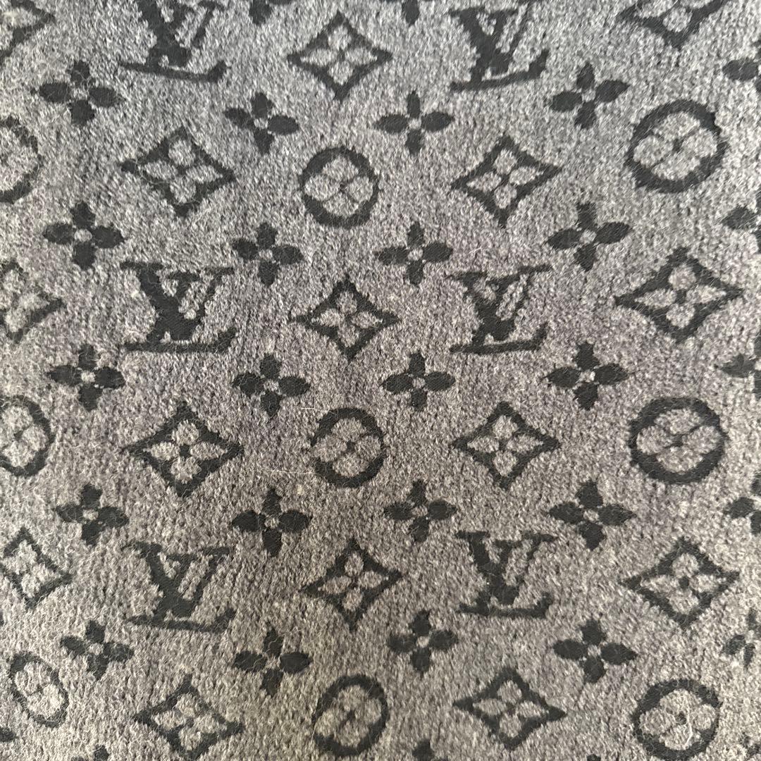 Louis Vuitton モノグラムマフラー グレー　箱付き
