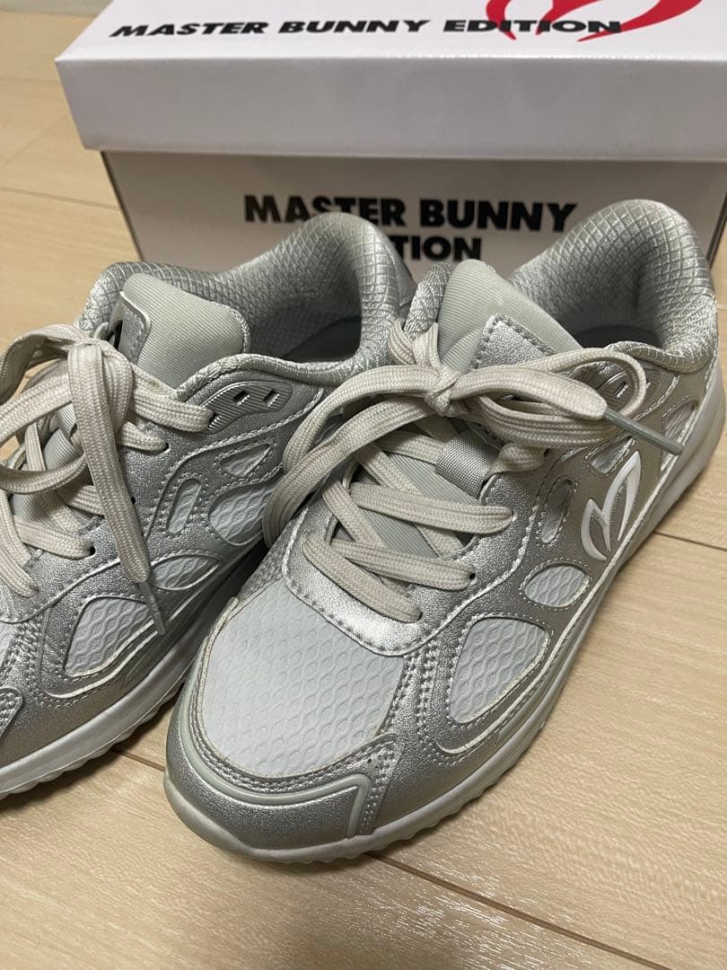 マスターバニー　シューズ