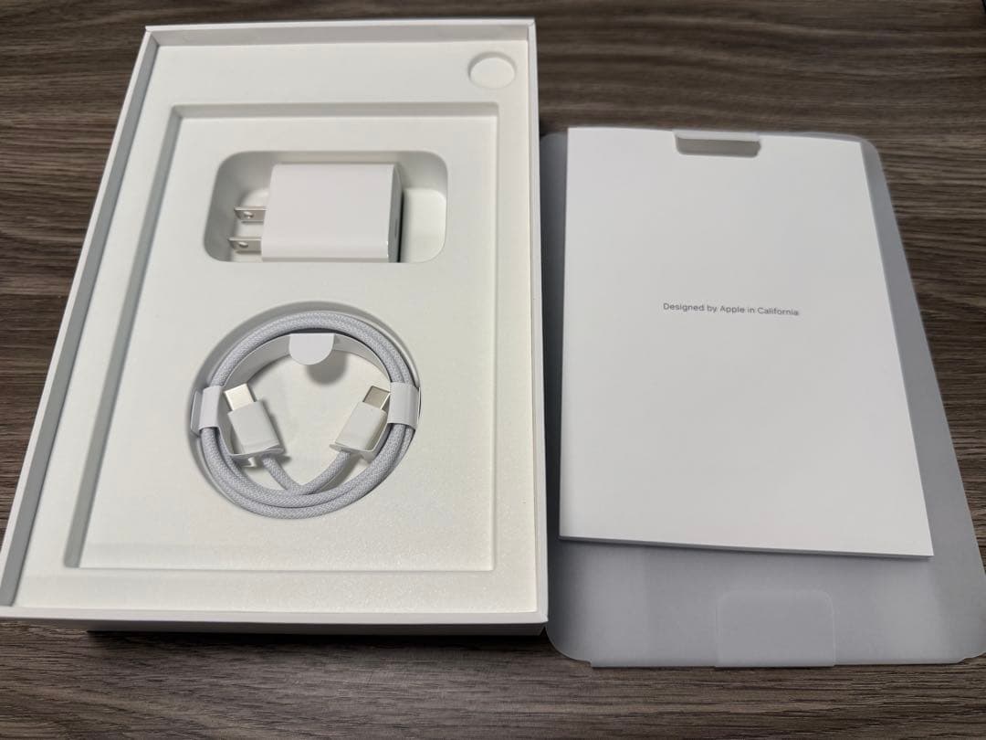 Apple iPad mini 第7世代 本体 + Smart Folio