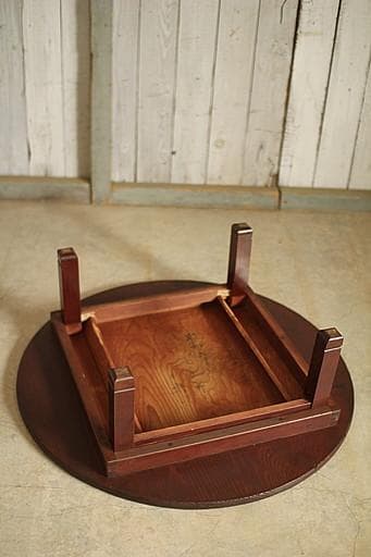 古い小ぶりな折り畳み丸テーブル　ちゃぶ台