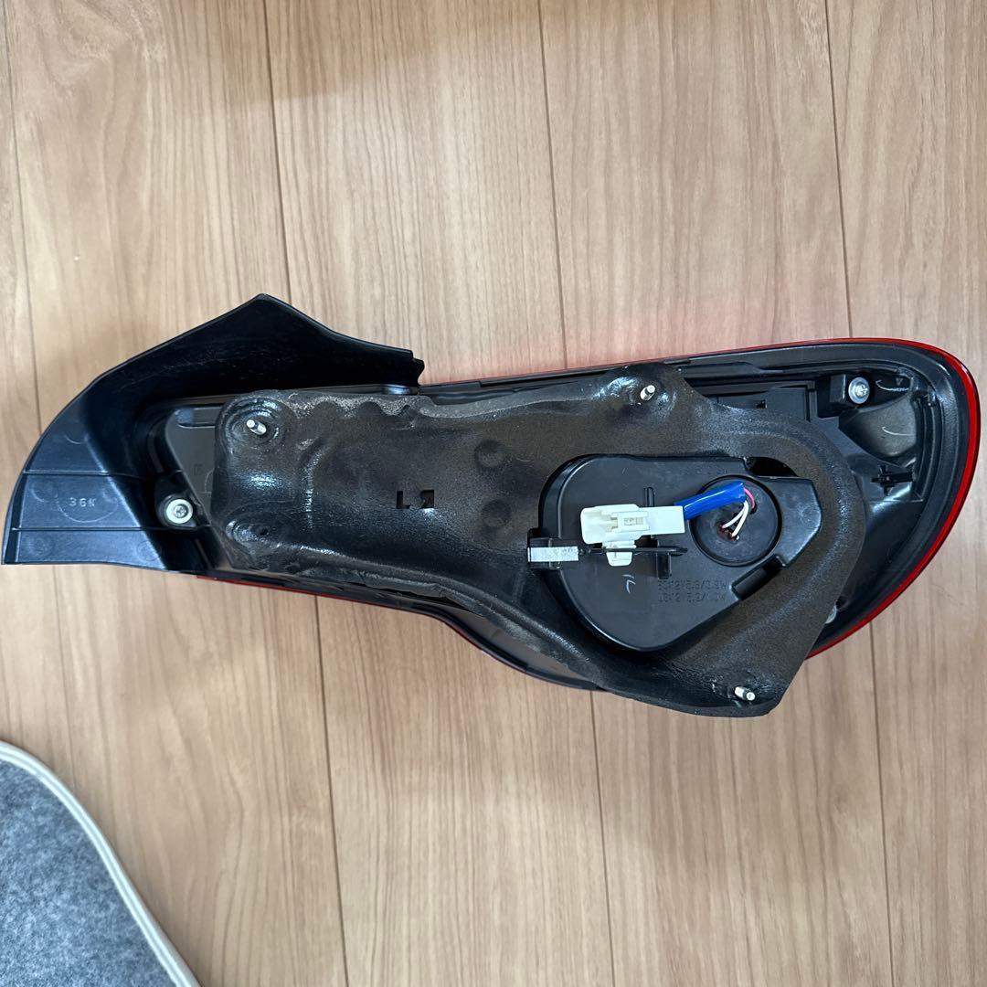 86 BRZ 純正後期テールランプ