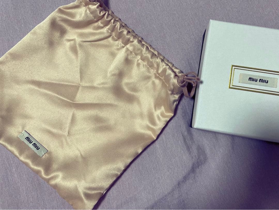 【MIUMIU】ビーズ付きミュウパールリジッドヘアクリップ