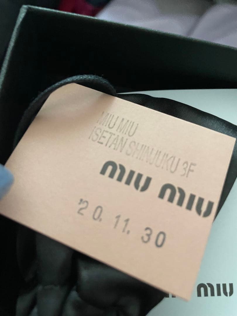 【MIUMIU】ビーズ付きミュウパールリジッドヘアクリップ