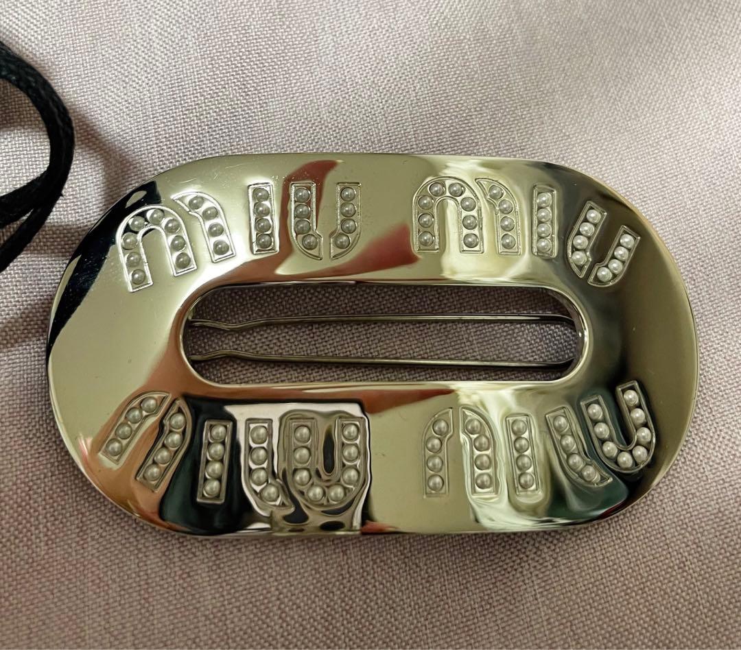 【MIUMIU】ビーズ付きミュウパールリジッドヘアクリップ