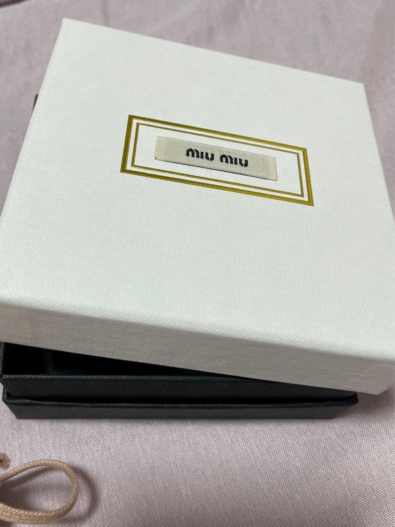 【MIUMIU】ビーズ付きミュウパールリジッドヘアクリップ