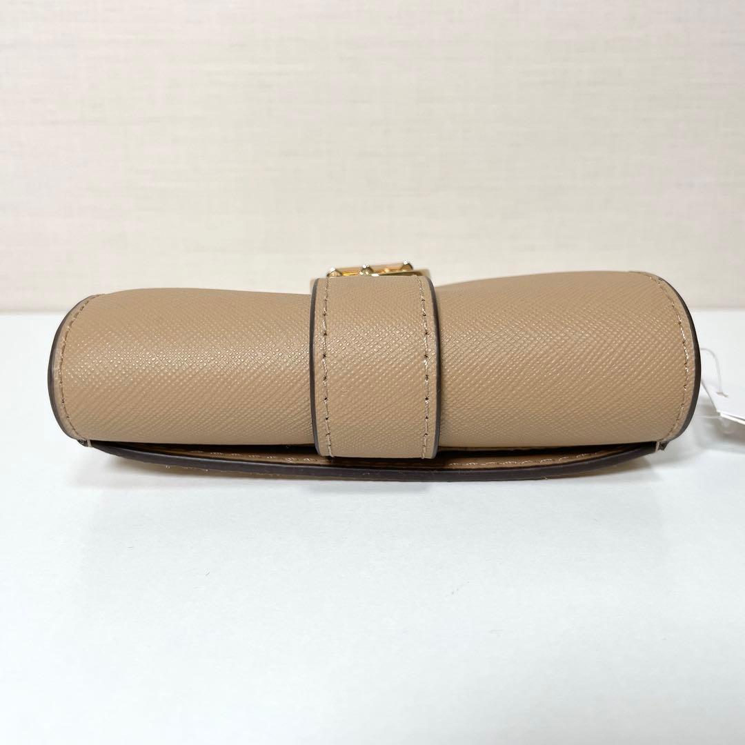 ちょっぴり大人なミニ財布✨MICHAEL KORS カルメン 二つ折り財布