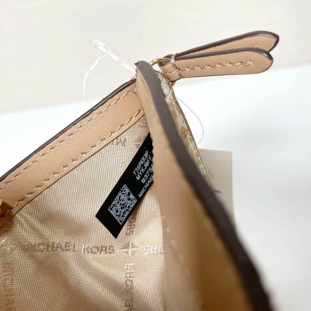 ちょっぴり大人なミニ財布✨MICHAEL KORS カルメン 二つ折り財布