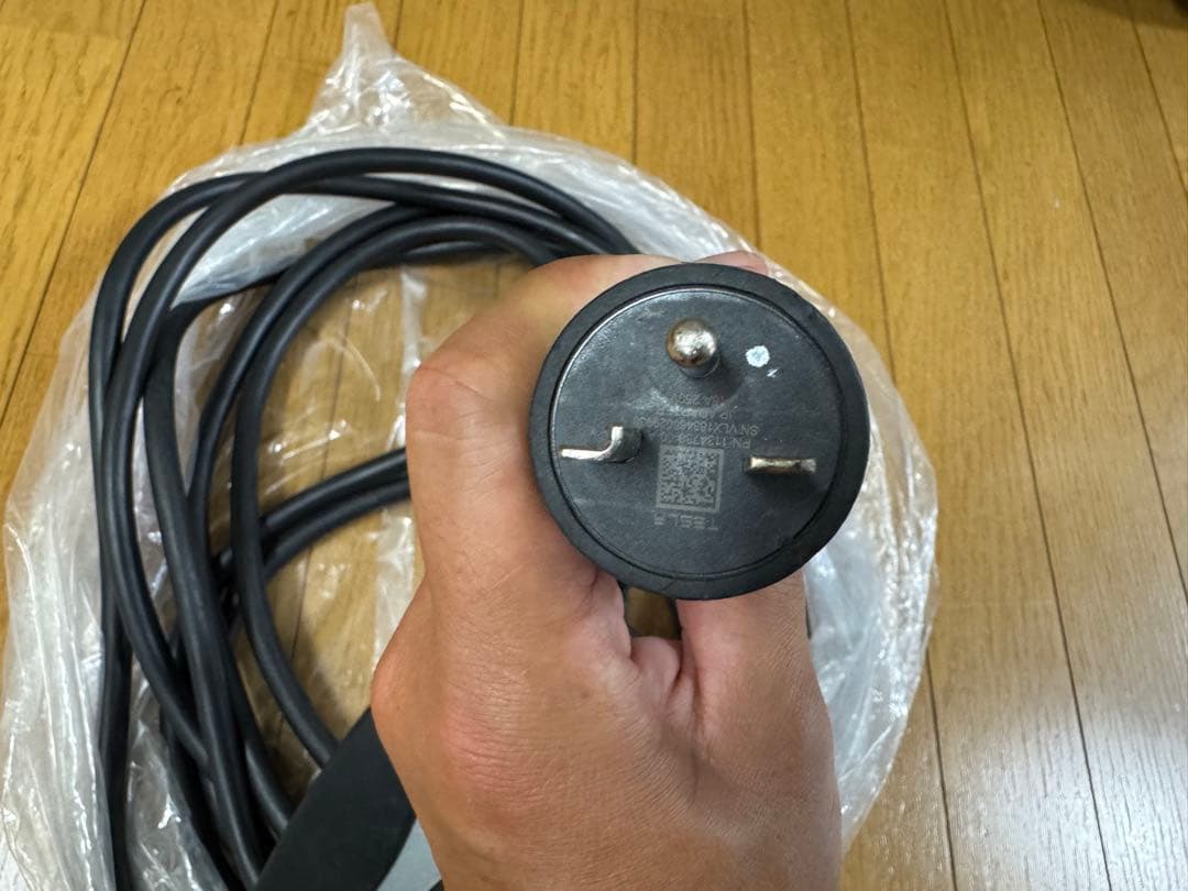 TESLA純正　充電ケーブル　モバイルコネクター　チャージャーケーブル