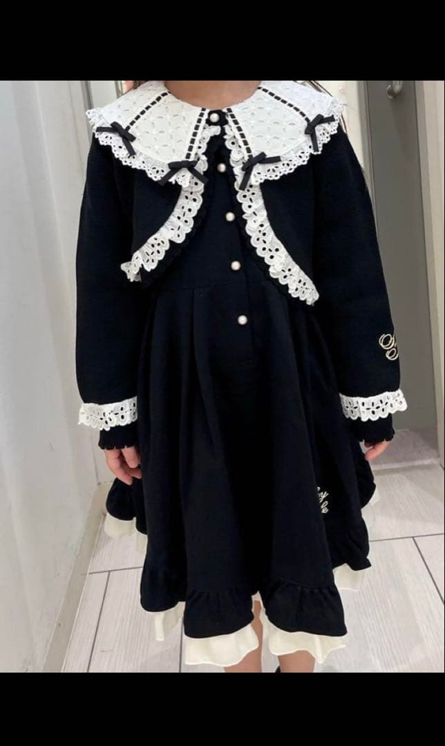 Shirley Temple 黒いフリル付きドレス 120cm