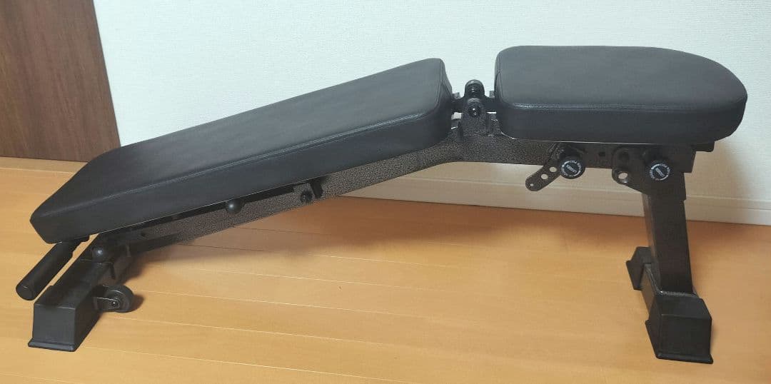 調整可能なトレーニングベンチ 黒