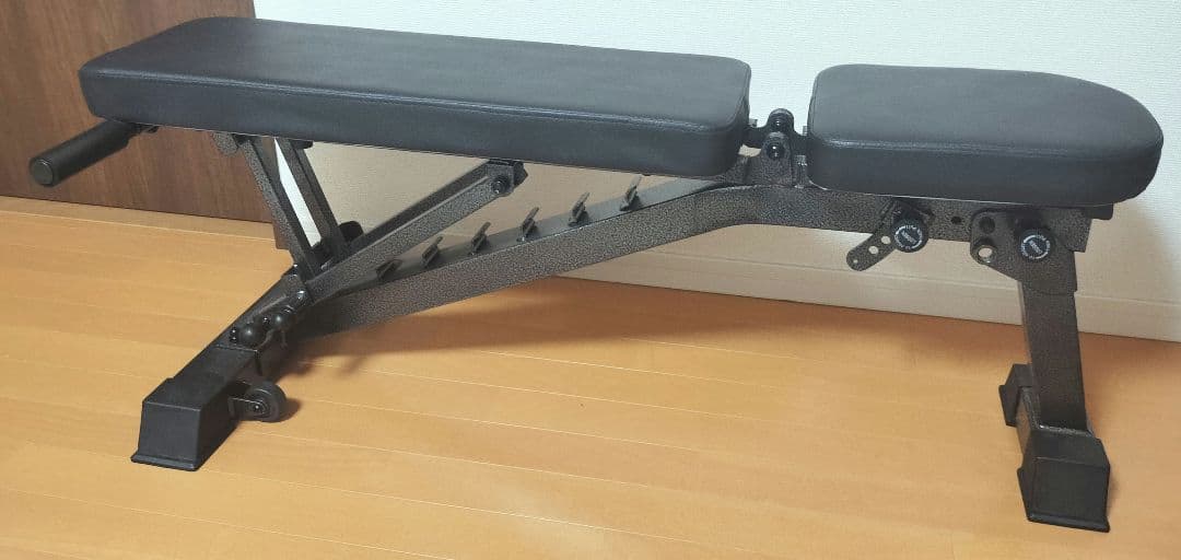 調整可能なトレーニングベンチ 黒