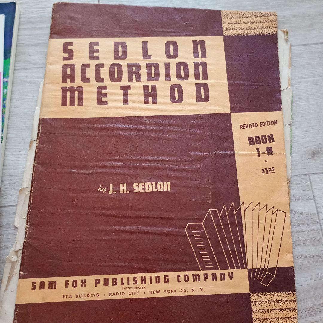 アコーディオン　楽譜　譜面　教則本