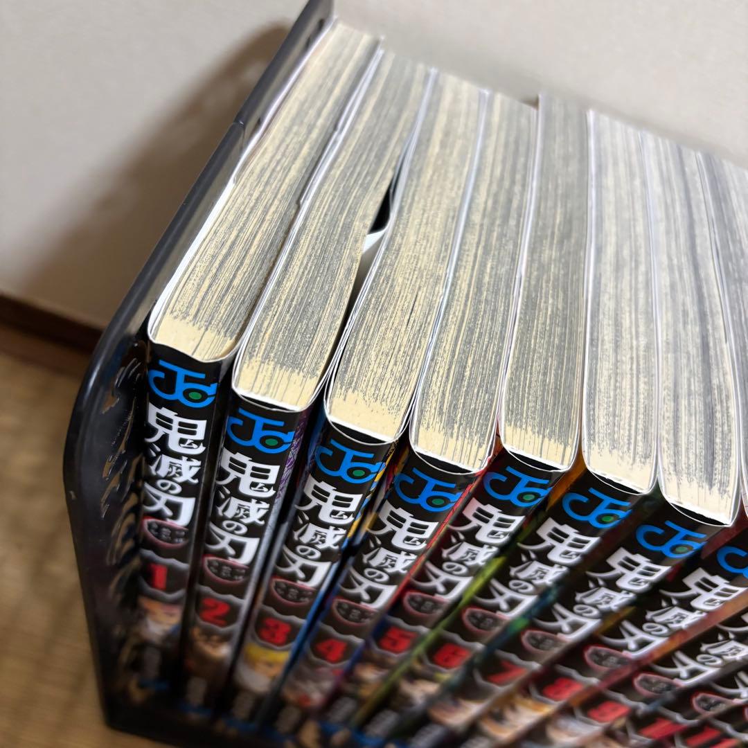 鬼滅の刃　漫画全巻、小説2巻、短編集、煉獄零巻、公式ファンブック＋画集「幾星霜」