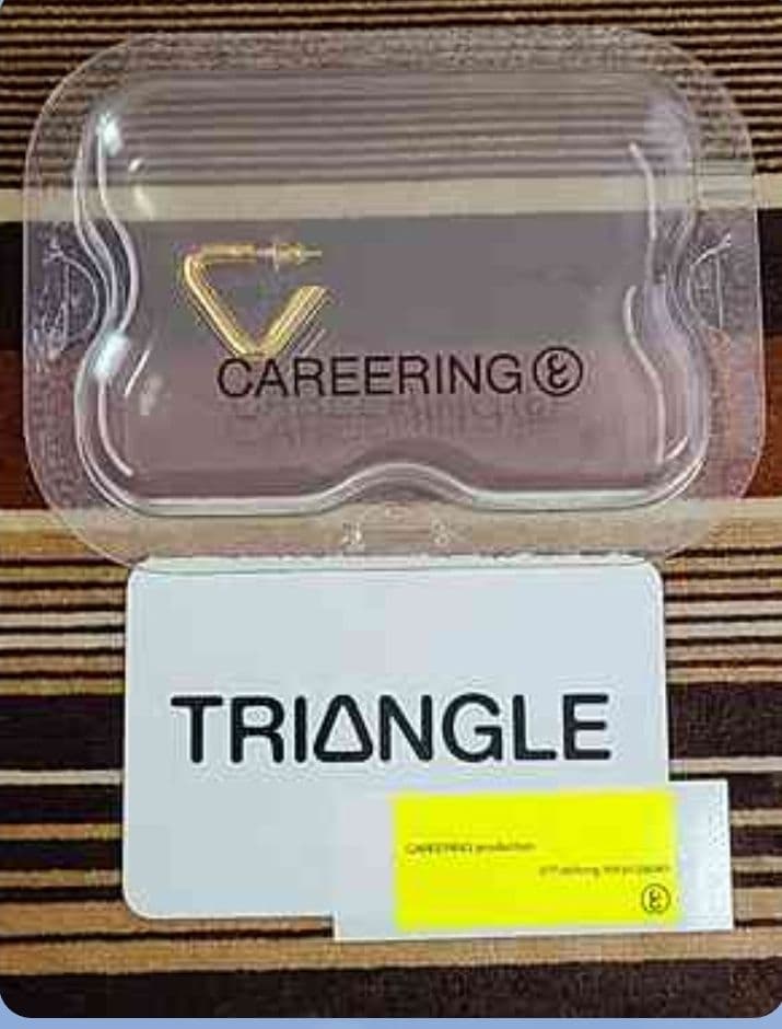 CAREERING　キャリアリング　501　ピアス　トライアングル　イエロー