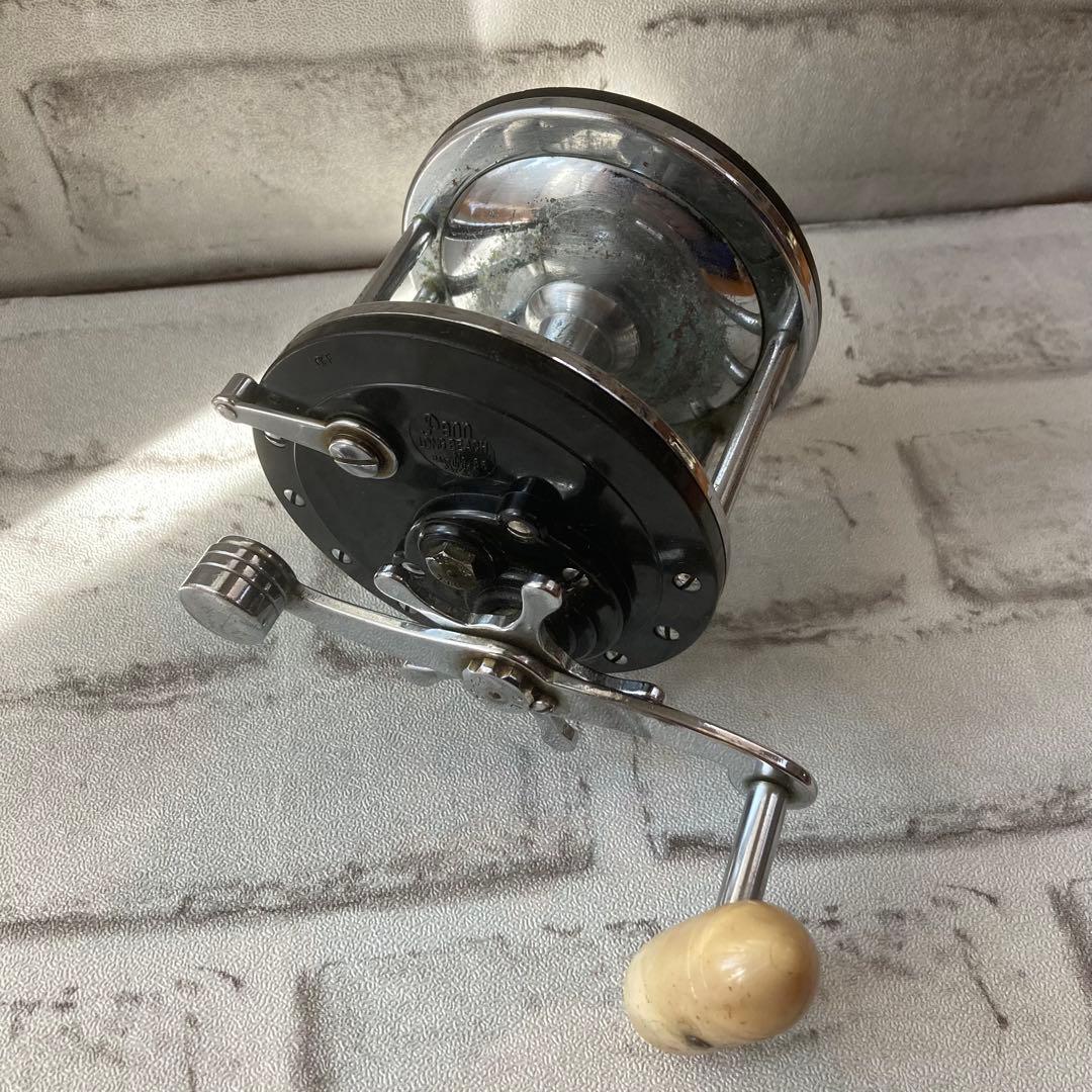 船釣り　ベイトリール シルバー ブラック 右巻き