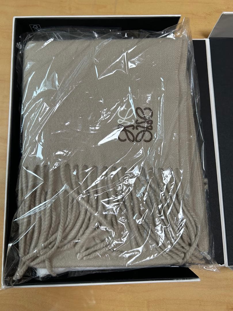 ロエベ　アナグラム　マフラー