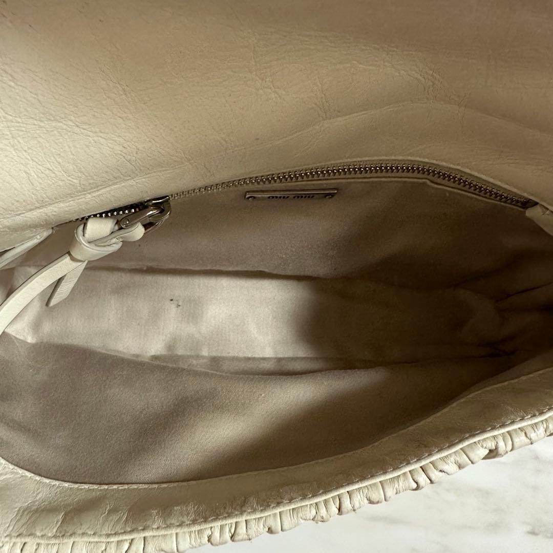 miumiu マテラッセ ホワイト ショルダー バッグ