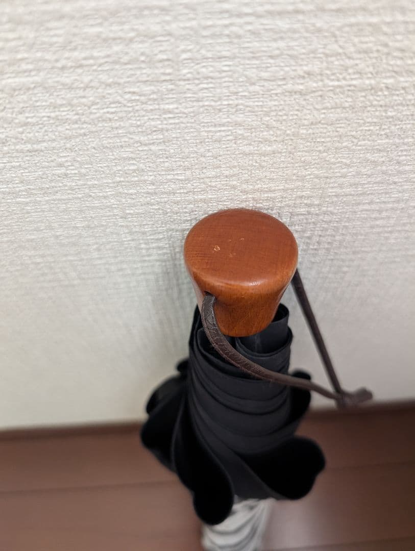 SUN BARRIER 100│折りたたみ日傘 ３段折 / 白黒ストライプ