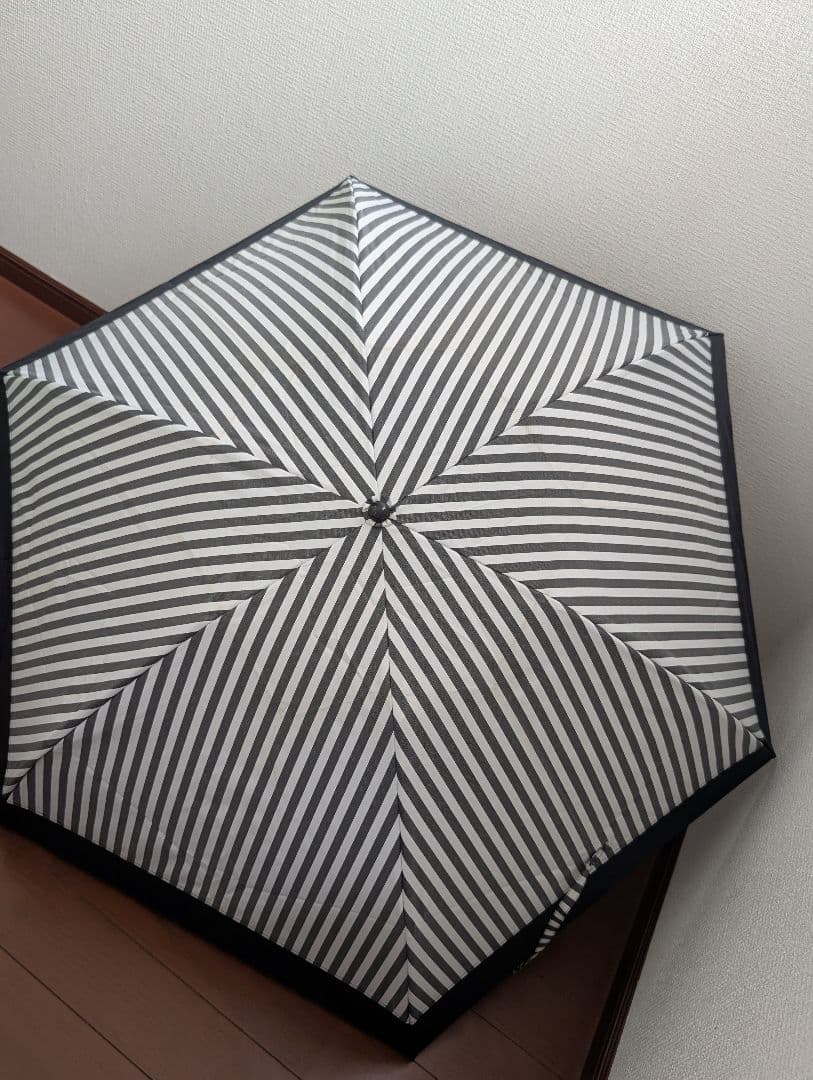 SUN BARRIER 100│折りたたみ日傘 ３段折 / 白黒ストライプ