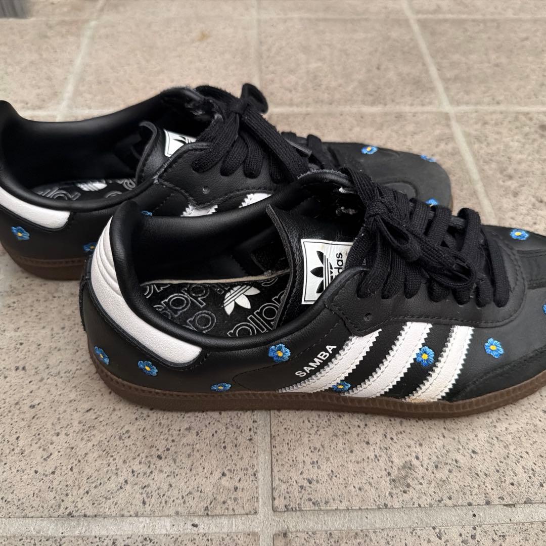 adidas Samba 花柄 刺繍 カスタム風 ブラックスニーカー