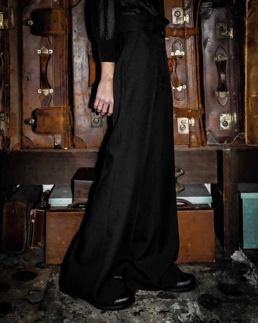 スーツ shikitari mega flare slacks