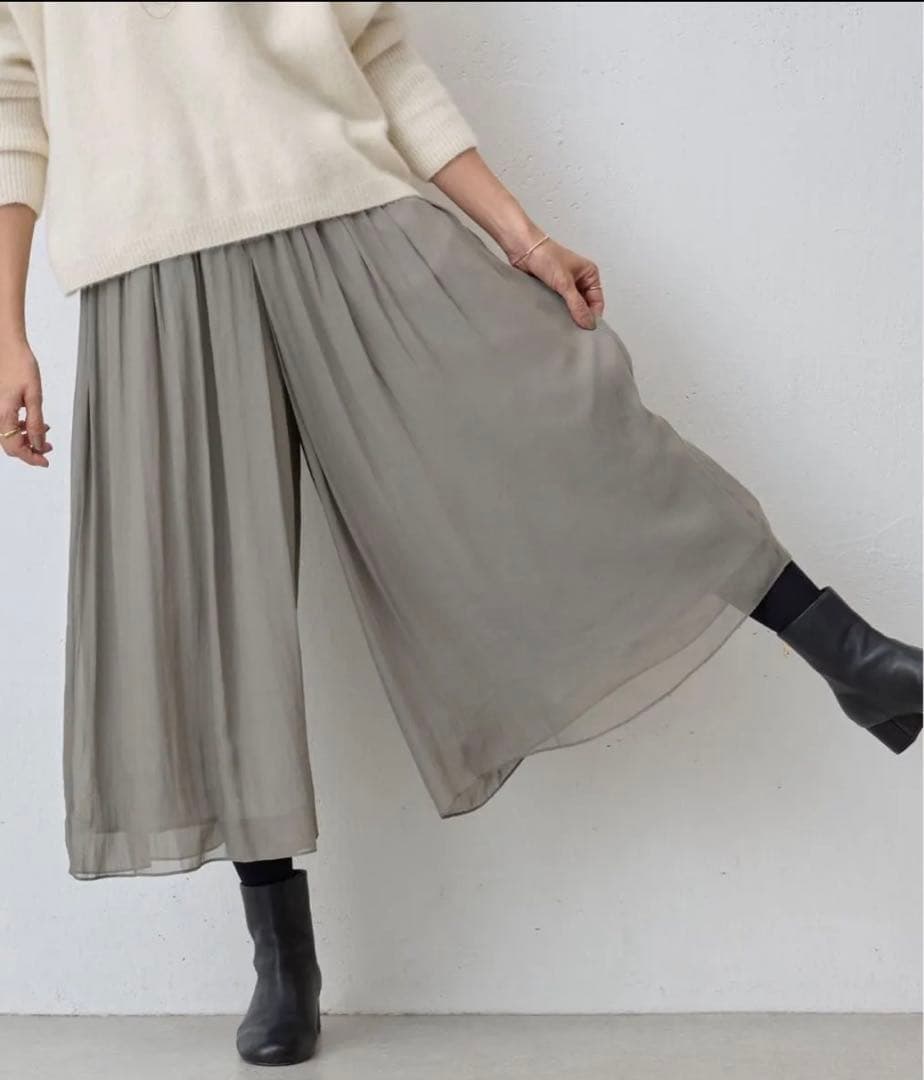 未使用　ビアズリー シワシフォンギャザーパンツ　カーキ　サイズ　1号