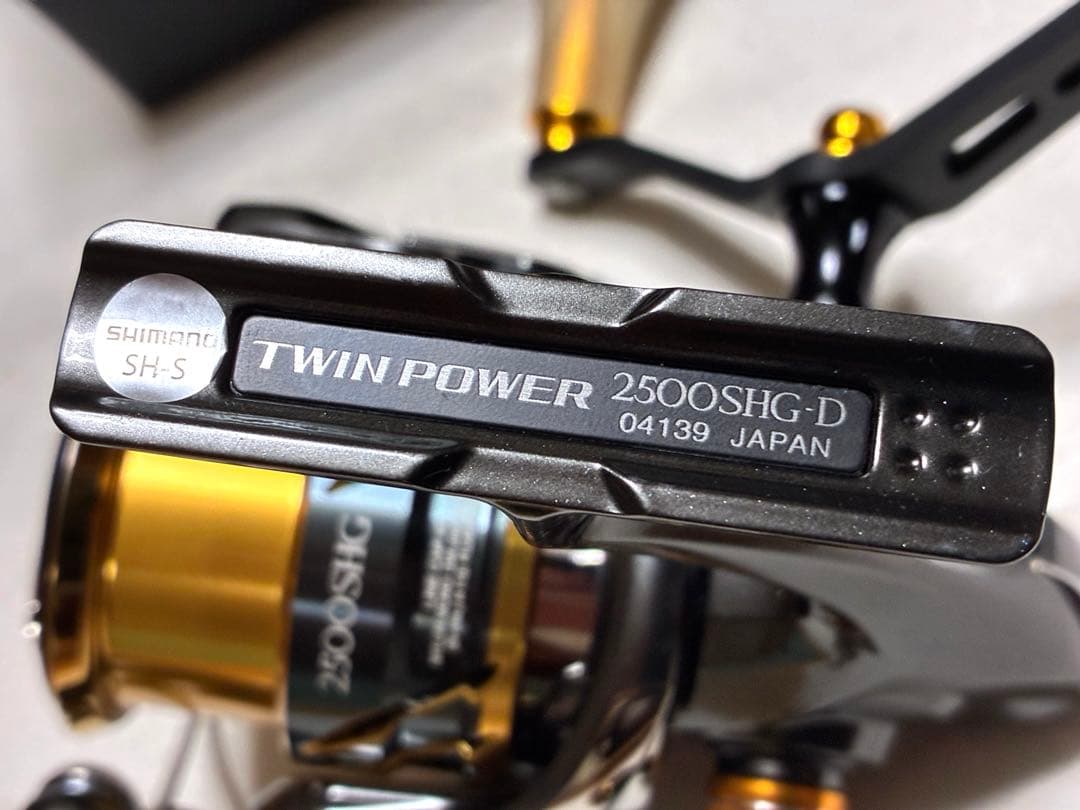 【美品】シマノ リール20ツインパワー2500SHGカスタム【Wハンドル仕様】
