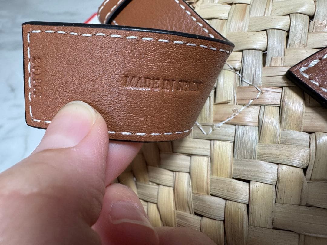 LOEWE ロゴ入りかごバッグ