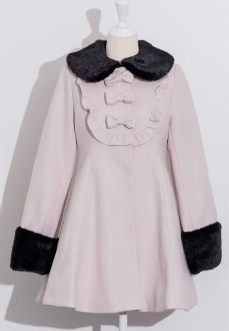 ど*様 pium ヨークフリルリボンドーリーコート