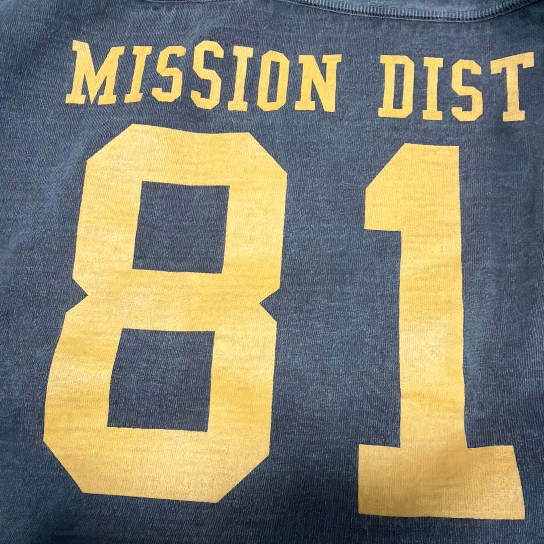 入手困難品！MISSION DISTRICTフットボールTシャツ！81