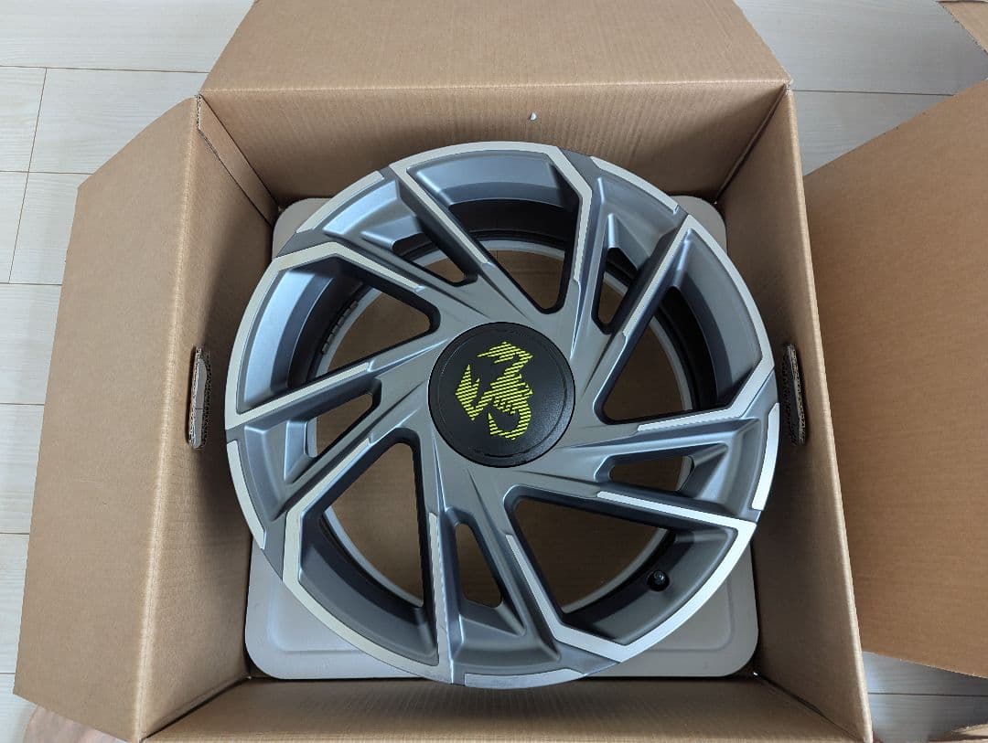 アバルト500e純正ホイール