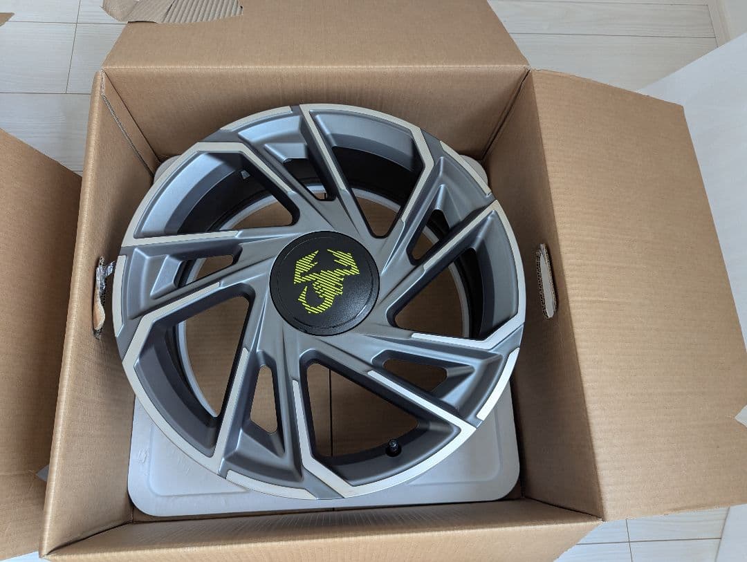 アバルト500e純正ホイール