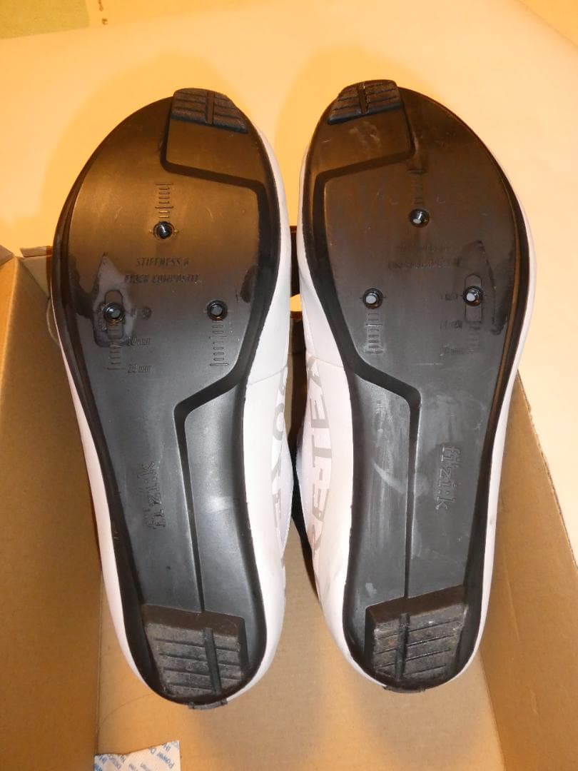 【値下げ】Fizik TEMPO ARTICA GTX 39White/Gray