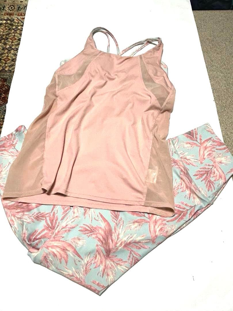 スカーラヨガウェア タンクトップとレギンスセット　デザイン　リーフピンク