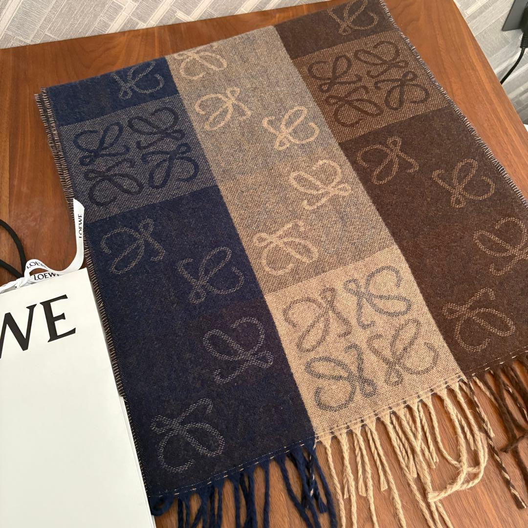 完売色　ロエベ　アナグラム　スカーフ　マフラー