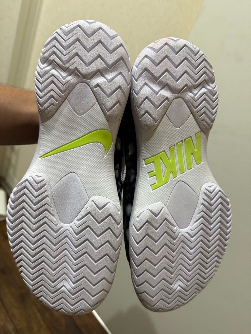 Nike ズームケージ3 ナダルモデル