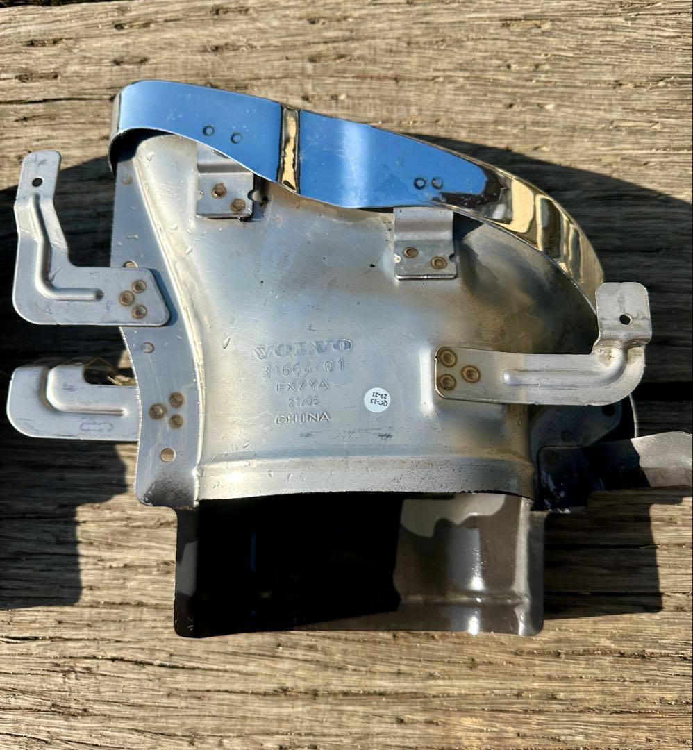 ボルボV60 純正 ダブルー体型テールパイプデイフューザー　マフラーカッター